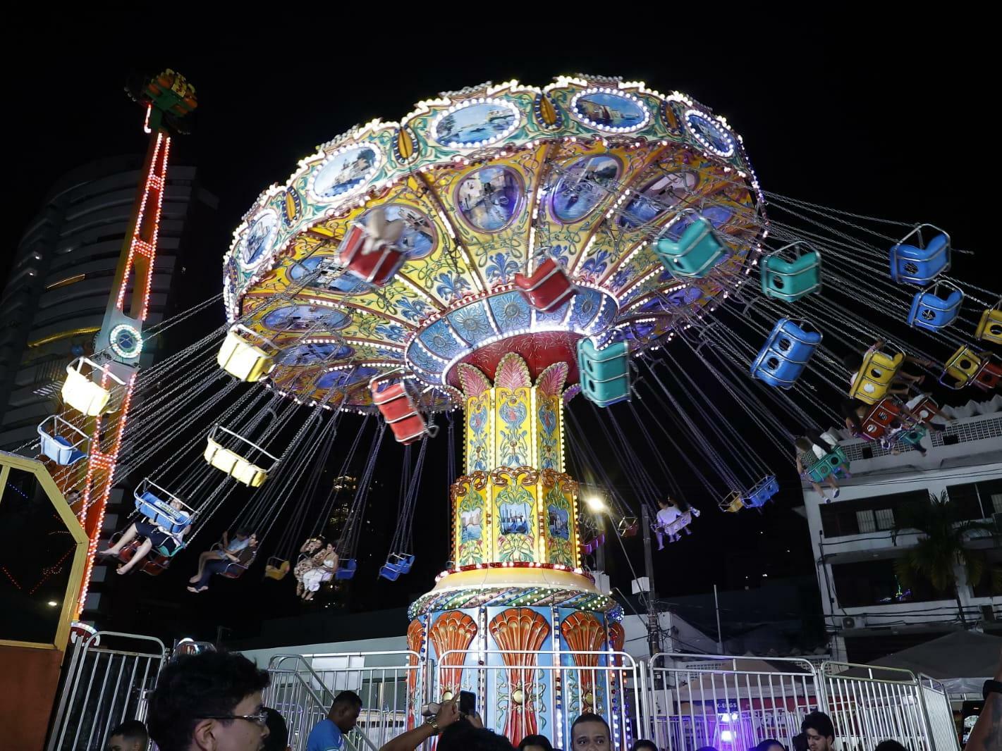 Parque trouxe 17 brinquedos entre opções infantis e radicais. O Chapéu Maluco eleva as cadeiras suspensas e proporciona uma vista panorâmica de Belém.